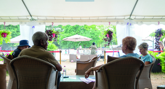 Pause ombragée dans le carré Seniors. © Vincnet Coutin