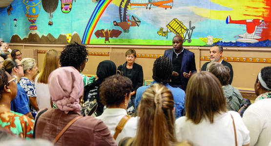 Vendredi 28 août sous le préau Guesde-Vaillant, le maire Demba Traore et ses adjoints Sophien Harabi et Isabelle Serrano-Gelas ont rencontré le personnel communal chargé de l’entretien et de la restauration scolaire.