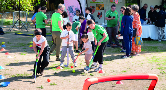 Une petite initiation pour les visiteurs avec Le Blanc-Mesnil Sport Hockey.