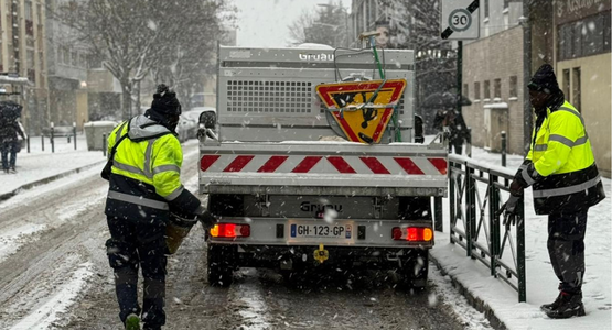 Les agents du CTM déneigent les routes