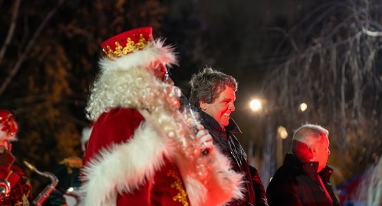 Le père Noël, Thierry Meignen, sénateur de la Seine-Saint-Denis et président de la majorité municipale et Jean-Philippe Ranquet, maire du Blanc-Mesnil ont inauguré le marché de Noël. 