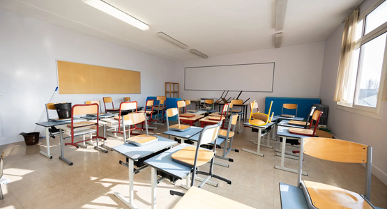 Remise en peinture de deux classes à l’école élémentaire Paul-Éluard.