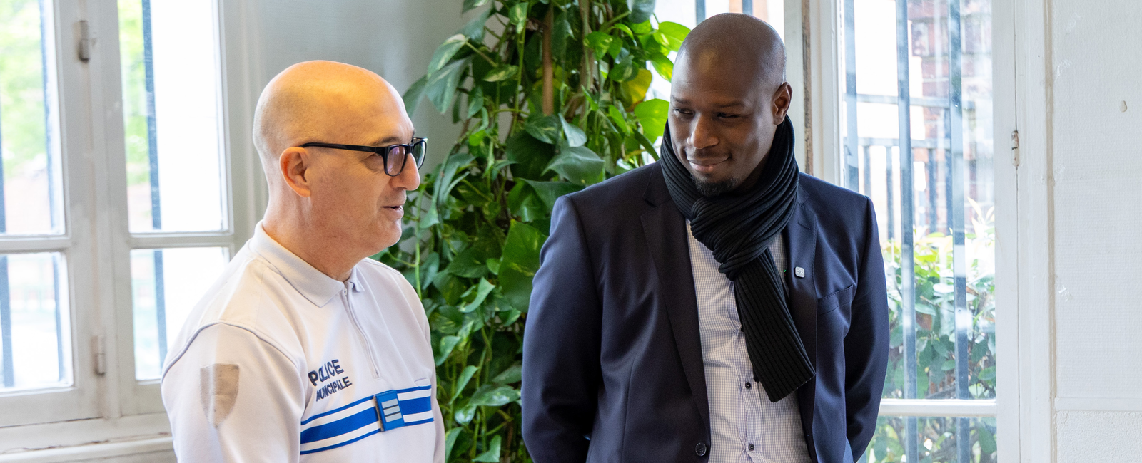 Visite du maire Demba Traoré avec la police municipale © Fabien Charlier
